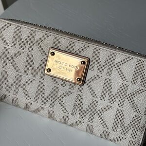 Michael Kors Gray/White Wallet